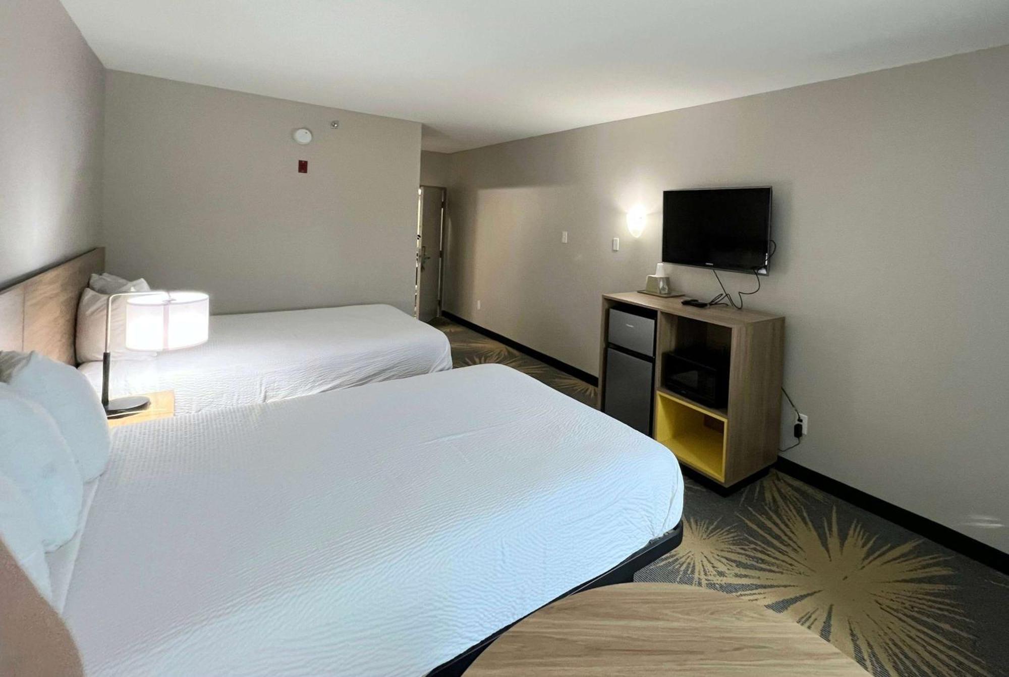 Days Inn By Wyndham Laplace- New Orleans Bagian luar foto