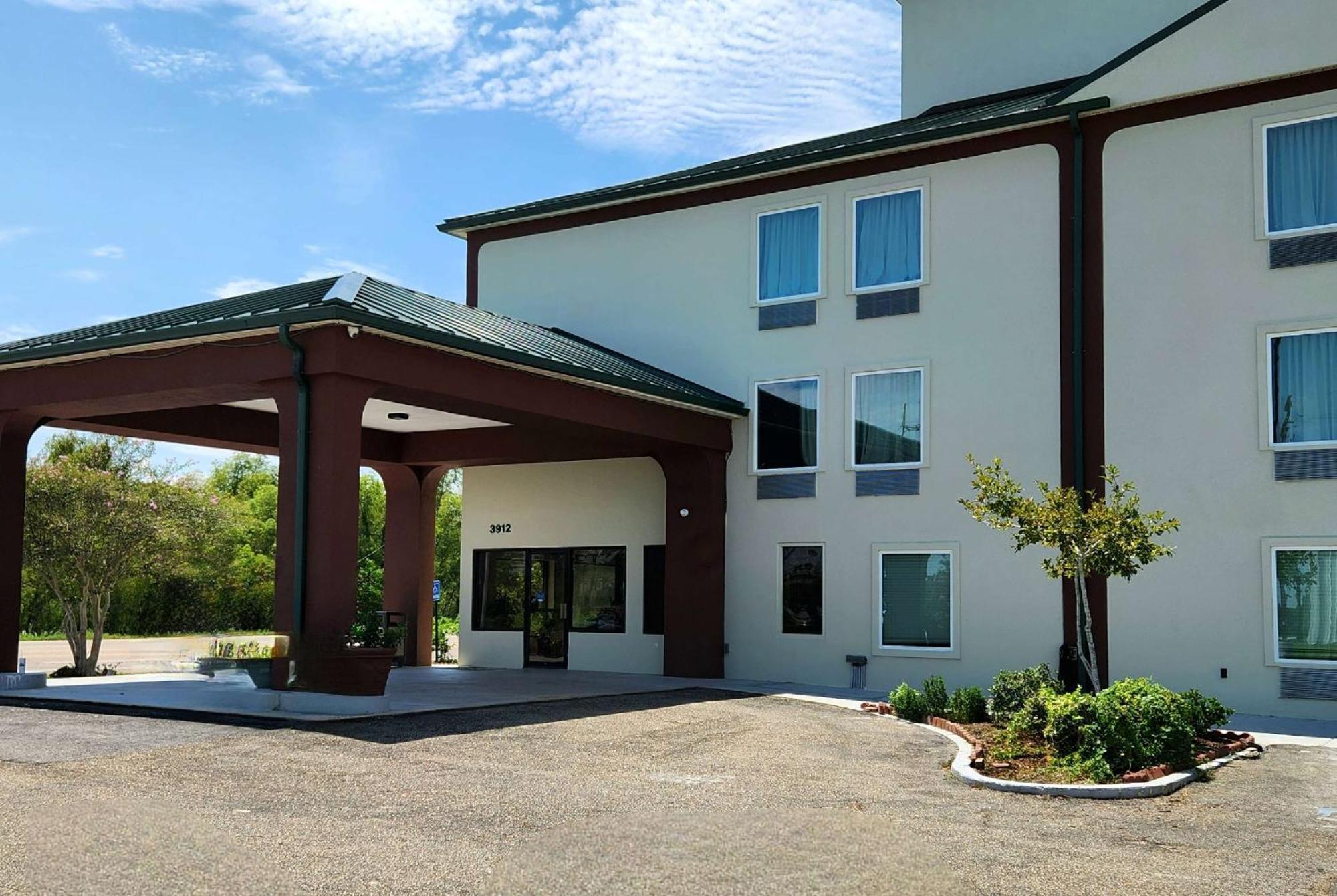 Days Inn By Wyndham Laplace- New Orleans Bagian luar foto