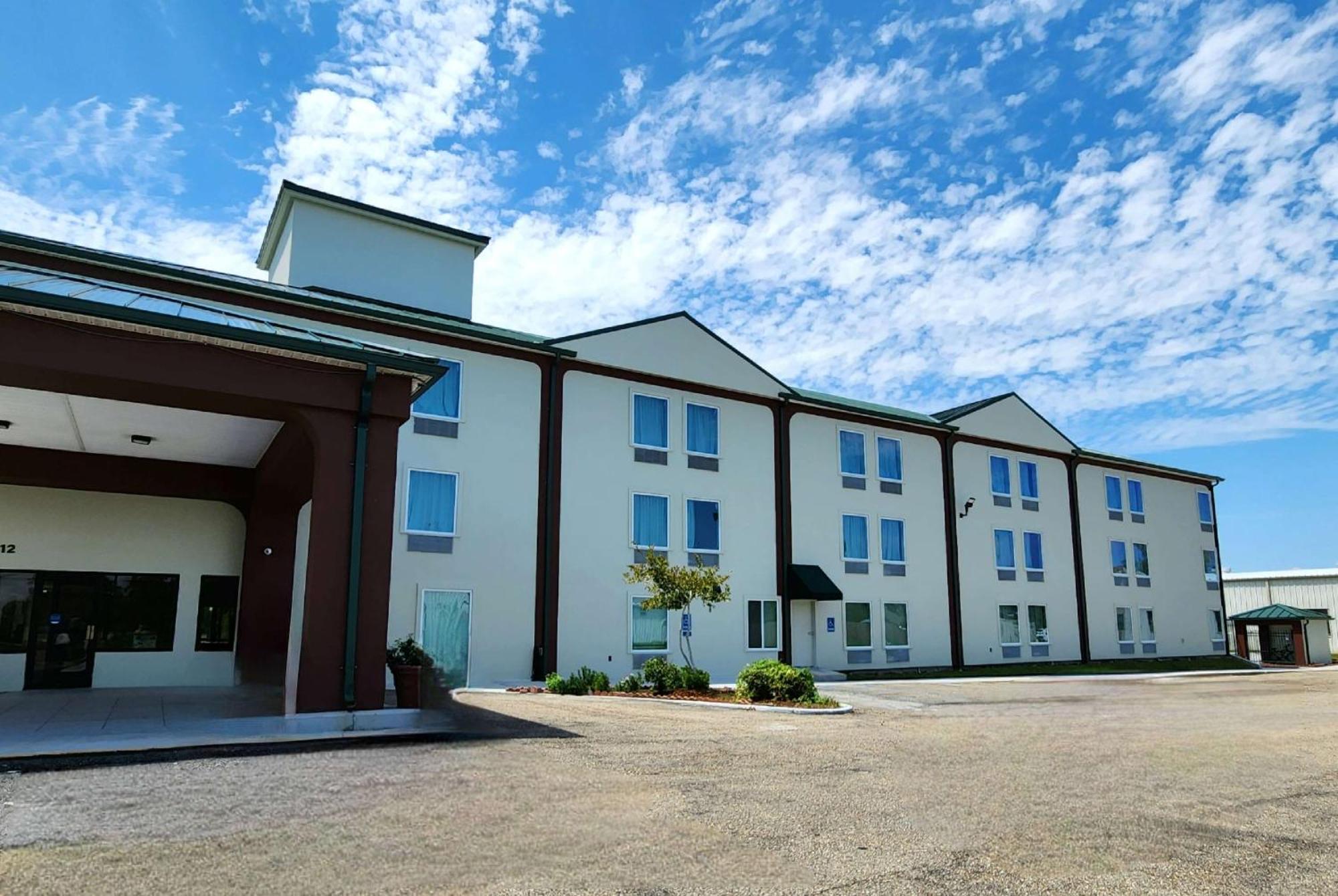 Days Inn By Wyndham Laplace- New Orleans Bagian luar foto
