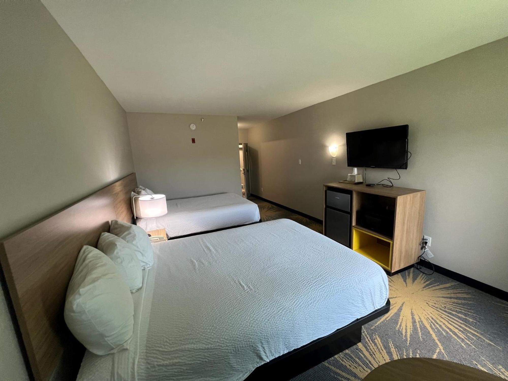 Days Inn By Wyndham Laplace- New Orleans Bagian luar foto