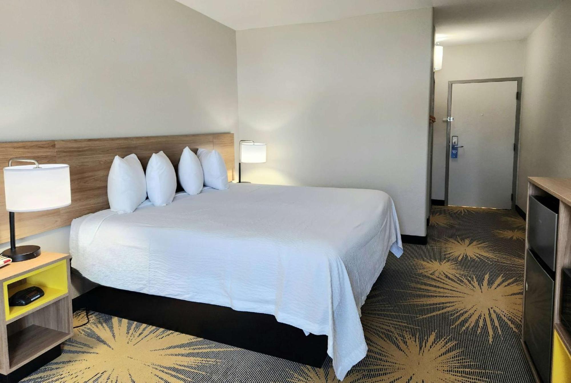 Days Inn By Wyndham Laplace- New Orleans Bagian luar foto
